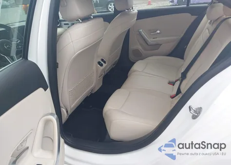 2019 Mercedes-Benz A 220 z USA, uszkodzony, nr VIN WDD3G4EB4KW023751